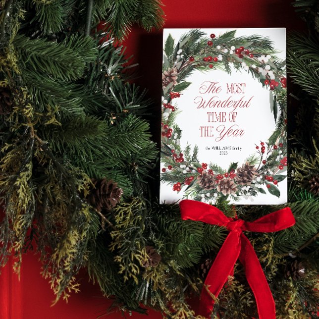 Cartão De Festividades Ferro Botânico Vermelho Berry de Natal Moderno (Spread the magic of the holidays with these beautiful cards 🎅🏼❤️)