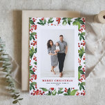 Cartão De Festividades Festivo Greenery e Winterberry Foto Natal<br><div class="desc">Feliz Natal! Envie seus desejos de feriado mais quentes com nosso cartão de Natal fotográfico personalizável, com um belo design de aquarela de bagas vermelhas de inverno e verde-azul. Este elegante cartão de Natal permite-lhe mostrar a sua fotografia favorita enquanto adiciona um toque pessoal com a sua mensagem personalizada. Perfeito...</div>