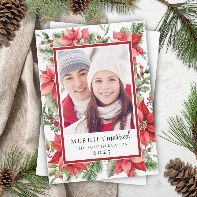 Cartão De Festividades Festivo Poinsettia Floral Casada com Merrily Winte (elegant red poinsettia floral merrily married newlywed christmas cards with personal message on back)