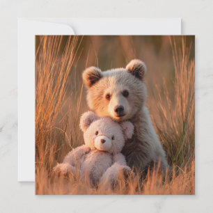 Cartão De Festividades Filhote de Urso Fofo Abraçando um Ursinho de Pelúc