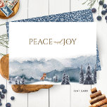 Cartão De Festividades Floresta e Raposa, Paz e Alegria Elegantes<br><div class="desc">Personalize este maravilhoso cartão de feriado com uma requintada cena de floresta azul-aquática com raposa tocando na neve, com a frase "Paz e Alegria" numa mistura de caligrafia escrita à mão e tipografia de blocos. Área na parte inferior para sua própria mensagem e nome(s). De volta em um padrão elegante...</div>
