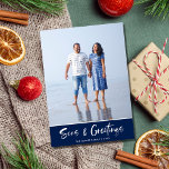 Cartão De Festividades Flórida Beach Blue Stripe Family Foto Natal<br><div class="desc">Cartões de natal de Natal numa praia marinho de "Mares e Saudações" náuticas. Personalize com sua foto e seus nomes. Este cartão de Natal de praia inverte-se para um design de faixa náutica azul e branca marinho no verso.</div>