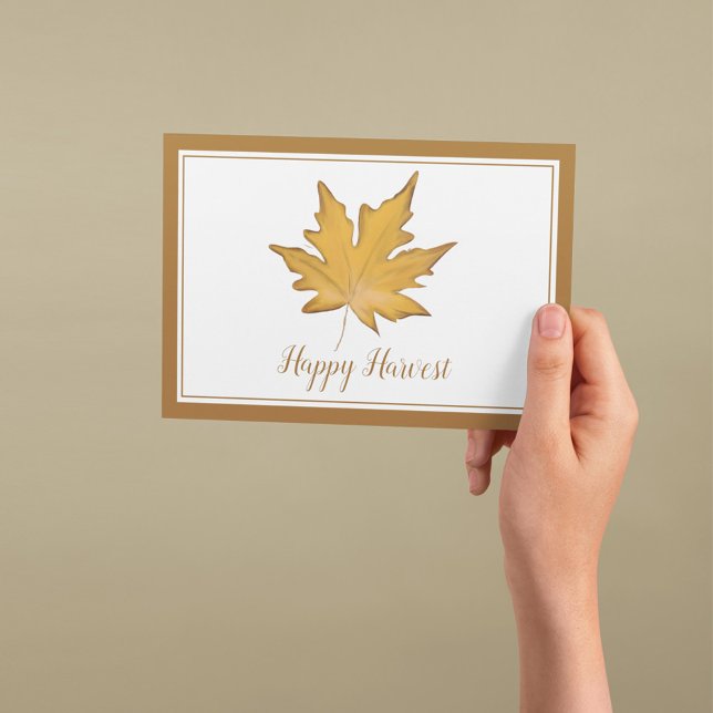 Cartão De Festividades Folha de Mapeamento de outono Vermelho Simples (Autumn harvest greeting card featuring a golden watercolor maple leaf and Happy Harvest message.)
