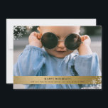 Cartão De Festividades Folha de Ouro Faux com Ênfase Floco de Neve Foto<br><div class="desc">Um cartão perfeito para os feriados com uma folha de ouro falsa com sotaques em flocos de neve. Personalize todo o texto desta placa usando o formulário modelo. Você pode adicionar fotos e texto à parte traseira do cartão selecionando para personalizar ainda mais.</div>