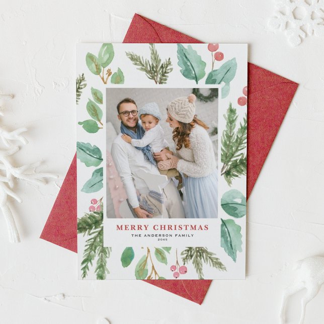 Cartão De Festividades Folhagem de Natal em Watercolor e Foto de Holly Fr (Customizable photo Christmas card featuring watercolor frame of winter greenery and winterberry)