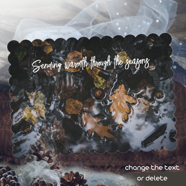 Cartão De Festividades Folhas e bolotas do outono em águas misteriosas (Criador carregado)