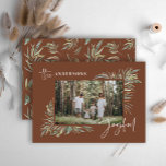 Cartão De Festividades Foto botânica marrom elegante, simples Natal<br><div class="desc">Uma foto botânica elegante e marrom,  simples roteiro alegre,  design do cartão de Natal.</div>
