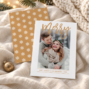 Cartão De Festividades Foto com Script Dourado 'Merry' e Fundo de Floco d