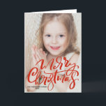 Cartão De Festividades Foto da Caligrafia Moderna Vermelha Feliz Natal<br><div class="desc">Feliz Natal! Envie sua mensagem de Natal festiva para a família e amigos com este Cartões de foto de Natal personalizável. Apresenta caligrafia branca moderna com padrão festivo. Personalize adicionando uma foto, nomes, ano e outros detalhes. Este cartão de Natal com fotografia manuscrita está disponível em outros estoques de cartão....</div>