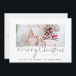 Cartão De Festividades Foto da Família 2025 Script de Calendário Feliz Na<br><div class="desc">Foto da Família 2025 Script de Calendário Feliz Natal. Basta substituir a foto de exemplo por sua e personalizar com suas saudações e nomes embaixo. Feliz Natal está em um roteiro de na moda. Na parte de trás está um calendário útil para 2025 para seus destinatários.</div>