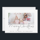 Cartão De Festividades Foto da Família 2025 Script de Calendário Feliz Na<br><div class="desc">Foto da Família 2025 Script de Calendário Feliz Natal. Basta substituir a foto de exemplo por sua e personalizar com suas saudações e nomes embaixo. Feliz Natal está em um roteiro de na moda. Na parte de trás está um calendário útil para 2025 para seus destinatários.</div>