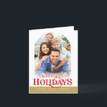 Cartão De Festividades FOTO DA FAMÍLIA Mínimo de ouro moderno vermelho<br><div class="desc">pelo kat massard >> WWW.SIMPLYSWEETPAPERIE.COM <<< Uma design da placa de tendência apresentando a citação "FÉRIAS MAIS FELIZES" com forma de arco combinado para sua foto favorita com texto em camadas na parte inferior. ENTRE EM CONTATO kat@simplysweetpaperie.com se precisar de ajuda para levar a foto ao ajustado perfeitamente</div>