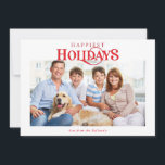 Cartão De Festividades FOTO DA FAMÍLIA - moderna tipografia mínima vermel<br><div class="desc">por kat massard >> kat@simplysweetPAPERIE.com <<< Enviar e enviar mensagem especial extra com estilo e pizzazz este ano... Personalizado com seus detalhes e fotos meus produtos de férias modernos certamente se destacarão do elogio que seus amigos e familiares receberão nesta temporada e farão uma lembrança especial que será apreciada muito...</div>