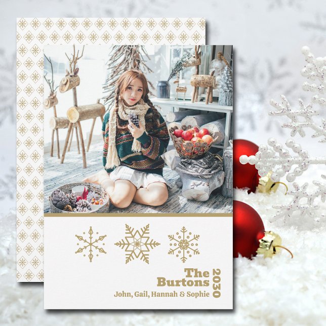 Cartão De Festividades Foto da família natalina Floco de neve Dourado Bra (The simple modern design of this photo Christmas card makes your fave pic the star of the show.)