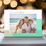 Cartão De Festividades Foto de blocos de cores translúcidos mínimos - Scr<br><div class="desc">Use uma foto e faça uma saudação exclusiva e moderna de Feliz Natal com uma borda branca e um roteiro simples. Se precisar mover alguma coisa,  clique no botão personalizar para fazer alterações.</div>