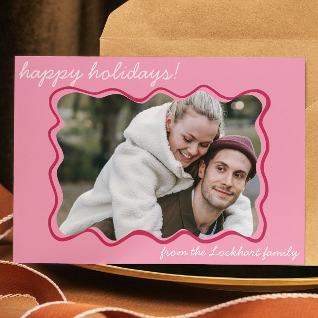 Cartão De Festividades Foto de Borda Whimsical Desenhada à Mão Funky (modern funky pink hand drawn wavy border holiday christmas card. Whimsical family photo card)