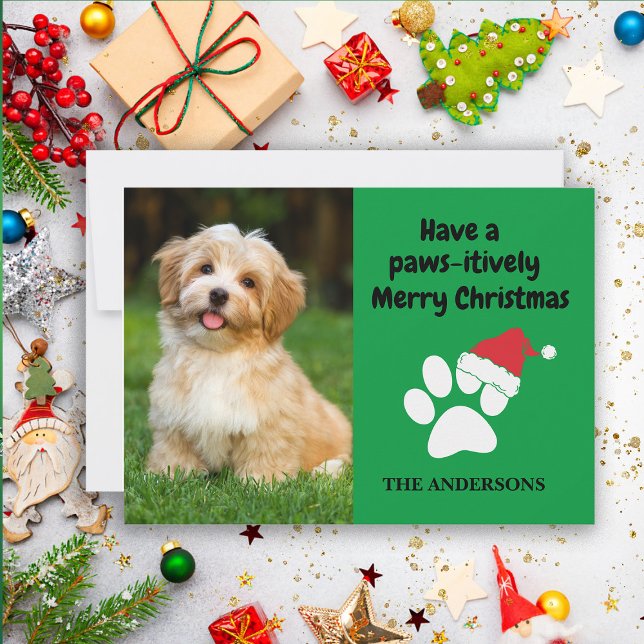 Cartão De Festividades Foto de Cão Pet Engraçado Paw Santa Hat Feliz Nata (Festive red and green Christmas greeting card with your dog's photo. Personalize with your own text.)