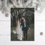 Cartão De Festividades Foto de casamento com feliz<br><div class="desc">A Feliz original escrita à mão com "e casada" editável. Personalize ainda mais para adicionar mais texto ou mais fotos no verso. Também disponível em folhas não laminadas</div>