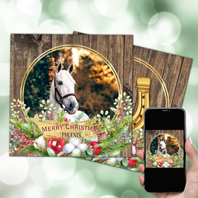 Cartão De Festividades Foto de cavalo madeira de ouro Natal (Horse personalized photo Christmas card with barn wood, Christmas wreath, gold horse shoe.)