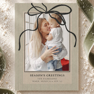 Cartão De Festividades Foto de Família com Listra Verde Sage e Laço Preto