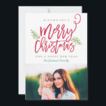 Cartão De Festividades Foto de Férias de Natal Brilhante com Script de Pi<br><div class="desc">Faça uma declaração impressionante nesta temporada de festas com este cartão com fotos de festas de na moda apresentando "Feliz Natal" em uma letra de script de pincel. Personalize a cor do plano de fundo clicando no botão Personalizar. Selecione uma forma recortada ou papel texturizado para um toque especial extra....</div>