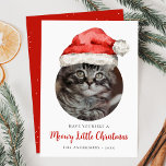 Cartão De Festividades Foto de gato de Natal e Chapéu Feliz<br><div class="desc">Adicione um toque festivo à foto do seu gato com este cartão de Natal fofo e temerário! O cartão exibe a foto do seu gato mostrada dentro de um quadro circular com um chapéu de cor d'água Santa no topo. Para que pareça que seu gato está vestindo o chapéu de...</div>