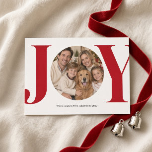 Cartão De Festividades Foto de Natal da Família Joy Red Bold Serif Round