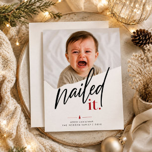 Cartão De Festividades Foto de Natal de Bebê Engraçado com Papel Rasgado