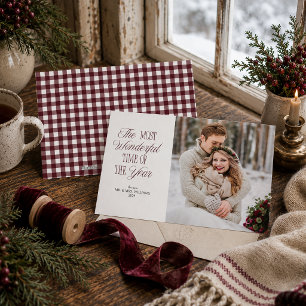 Cartão De Festividades Foto de Natal de Recém-Casados em Xadrez Borgonha