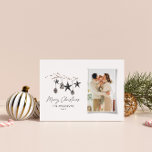 Cartão De Festividades Foto de Natal de um guião elegante negro do escând<br><div class="desc">Preto,  moderno e elegante cor-de-água russa bege natural Cores contemporâneos escandinavos bege,  preto e branco Cartão de Natal de Natal.</div>