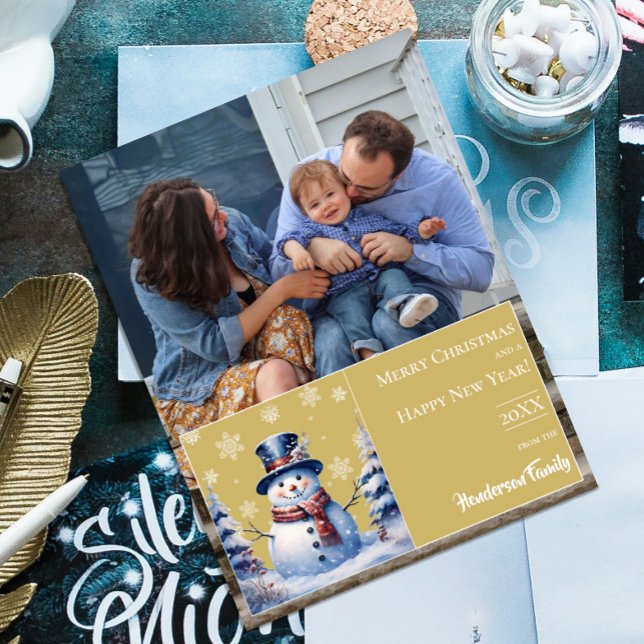 Cartão De Festividades Foto de Natal do Winter Forest Snowman | Amarelo (Gold Winter Forest Snowman Christmas Photo Holiday Card)