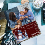Cartão De Festividades Foto de Natal do Winter Forest Snowman | Vermelha<br><div class="desc">Espalhe as alegrias de férias para amigos e familiares com este festivo Cartão com fotos de Natal do Snowman Flat Forest Red Winter Forest. Cartão com fotos de design apresenta um bonitinho bonitinho de neve em um charmoso chapéu e cachecol em uma cena de floresta de inverno coberto de pinheiros...</div>