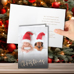 Cartão De Festividades Foto de Natal dobrada de Feliz de Script Dourado<br><div class="desc">Envie alegria de Natal com este simples cartão de saudação de Natal com MERRY CHRISTMAS sobre sua foto na frente e sua saudação pessoal e nomes no dentro. DOWNLOAD INSTANTÂNEO,  IMPRESSO ou ambos!</div>