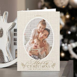 Cartão De Festividades Foto de Natal Feliz e Legant Oval<br><div class="desc">Cartão com fotos de férias mínimo com um script de 'Feliz Natal' com pinecone twigs em um fundo de impressão falsa. Para uma personalização mais avançada deste design,  clique no BOTÃO DE FERRAMENTAS DESIGN acima!</div>