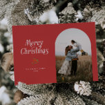 Cartão De Festividades Foto de Natal Mínima do Arch Vermelho<br><div class="desc">Cartões de foto de Natal mínimo e limpo,  com um quadro de arco vermelho com um texto tipográfico que diz "feliz natal" com uma simples ilustração de morangos vermelhos.</div>