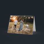 Cartão De Festividades Foto de Script Elegante no Natal Moderno<br><div class="desc">Cartão de Natal com fotos modernas,  com um design simples e mínimo,  com a saudação "Feliz Natal" em um roteiro elegante,  junto com seu nome de família. A dentro tem uma colagem de fotos composta por seis fotos quadradas.</div>