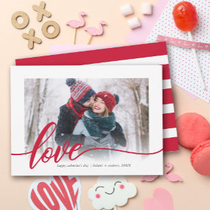 Cartão De Festividades Foto de Valentin com Listras Vermelhas e Letra de 