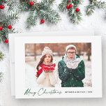 Cartão De Festividades Foto do Casal de Script de Tinta Verde da Caligraf<br><div class="desc">Caneta de Tinta Mínima Moderna de Elegância Caligráfica Manuscrita Manuscrita Manuscrita Carta de Férias do Casal de Natal Feliz - Script Verde</div>
