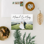 Cartão De Festividades Foto do Cheio de Natal do Script de Pincel de Feli<br><div class="desc">Este na moda e cartão de feriado elegante apresentam sua foto favorita emparelhada com o tipo elegante em direção ao topo com um gradiente branco esmaecido para realçar seu texto. A parte traseira apresenta uma perfeita colagem de duas fotos com espaço para sua própria nota personalizada. Todas as fontes e...</div>