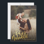 Cartão De Festividades Foto do Espanhol Gold Foil Script Feliz Navidad 2<br><div class="desc">Cree su propia tarjeta de felicitación con 2. Esta tarjeta de Navidad inclye el texto "Feliz Navidad" em una elegante tipografía dorada sobre un degradado de negro a transparente. Personaliza este diseño de 2 (una en el anverso y otra el reverso) con lho de tu familia haciendo clic en "PersonAtaque"....</div>