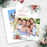 Cartão De Festividades Foto do Natal Elegante Moderno<br><div class="desc">Este cartão de Natal moderno apresenta elegante verde de inverno e bagas e oferece espaço para duas fotos. O design é acentuado com o texto de estilo manuscrito de tendência. A sofisticada saudação diz "Saudações da Estação".</div>