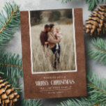 Cartão De Festividades Foto do Solteiro de Natal Rustic Brown Winter<br><div class="desc">Esta simples e rústica design de feriado apresenta sua melhor foto de retrato através de uma textura rústica de papel em cor castanha e a palavra "Feliz Natal" em texto de script de safra. Perfeito para cartões de saudação do estilo da fazenda. Adicione facilmente sua melhor foto, seus nomes de...</div>