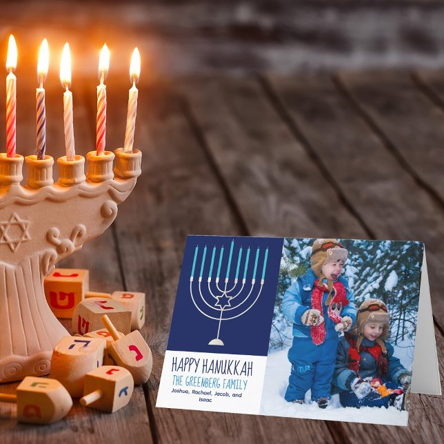Cartão De Festividades Foto Feliz da Família Hanukkah Blue Menorah Dobrou (Criador carregado)