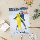 Cartão De Festividades Foto Feliz de Hanukkah Trendy Vertical Blue Script<br><div class="desc">Cartão vertical de Hanukkah,  personalizável e moderno,  de foto de cheio judaico com uma fotografia de inverno da sua criança ou família com uma cobertura azul de script. Adicione sua foto favorita de Chanukah e personalize sua própria mensagem de amor e luz de Hanukkah feliz.</div>