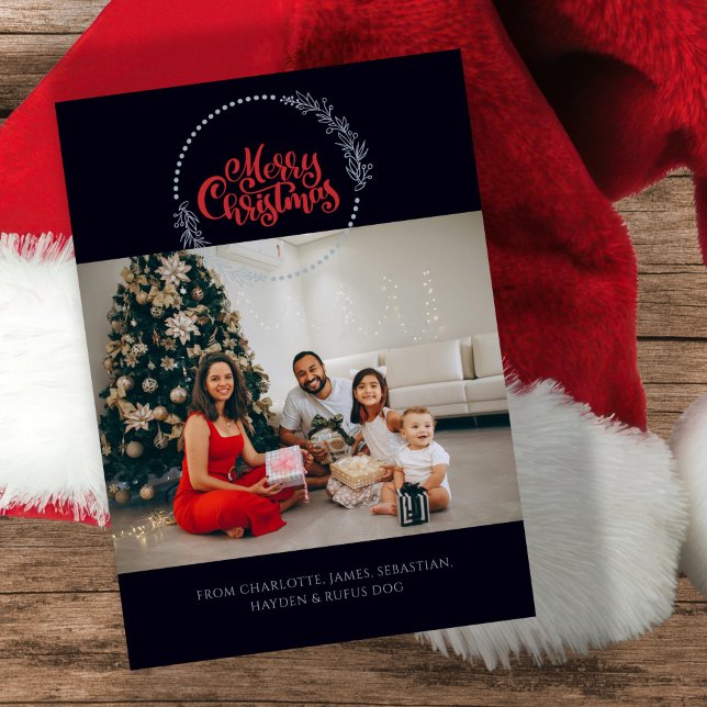 Cartão De Festividades Foto: Feliz Fera de Natal Personalizada (Photo Merry Christmas Wreath Personalized Holiday Card by Ricaso. Add your own photograph and text)