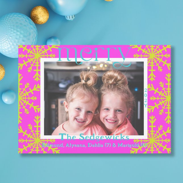 Cartão De Festividades Foto Máxima Moderna do Floco de Neve Feliz Brilhan (Bright Merry Snowflakes photo card in fuchsia, pear green, and turquoise.)