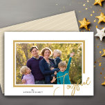 Cartão De Festividades Foto minimalista de Natal alegre<br><div class="desc">Este moderno cartão de Natal minimalista oferece uma imagem horizontal com a palavra "alegre" no canto inferior. O fundo deste cartão simples e elegante é branco. Fotografia © Storytree Studios,  Stanford,  CA</div>