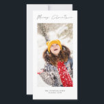 Cartão De Festividades Foto minimalista - Feliz Natal<br><div class="desc">Foto Minimalista,  Feliz Natal. Disponível digitalmente e impresso. Moderno e minimalista,  com um roteiro de estilo para Feliz Natal. Substitua a imagem de exemplo por sua e personalize o resto das palavras em cada lado,  conforme necessário.</div>