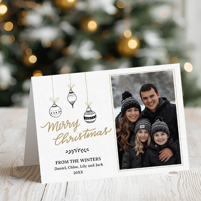 Cartão De Festividades Foto Moderna de Família em Preto e Dourado (Modern Minimalist Black and Gold Hand-Drawn Christmas Baubles Family Photo Folded Christmas Card
)