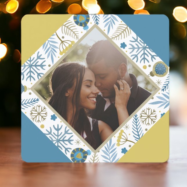 Cartão De Festividades Foto Moderna Personalizada de Natal (Christmas Personalized Modern Photo Holiday Cards from Ricaso. Designed in yellow and blue)